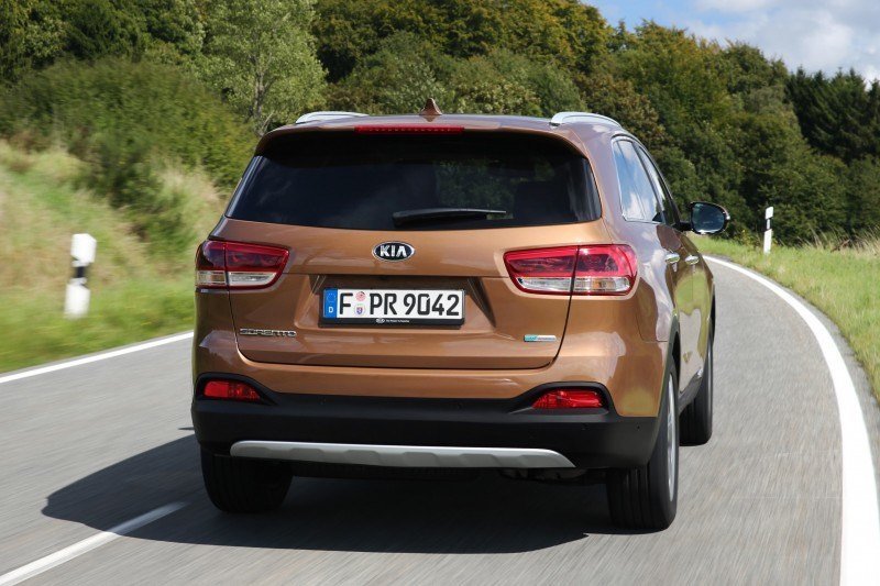 2016 Kia Sorento Debuts in Paris With Jaguar-Baiting Style at Ford Prices 59