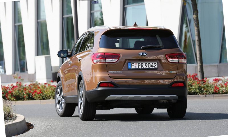 2016 Kia Sorento Debuts in Paris With Jaguar-Baiting Style at Ford Prices 66