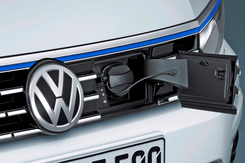 2016 Volkswagen Passat GTE Plug-In Hybrid  7