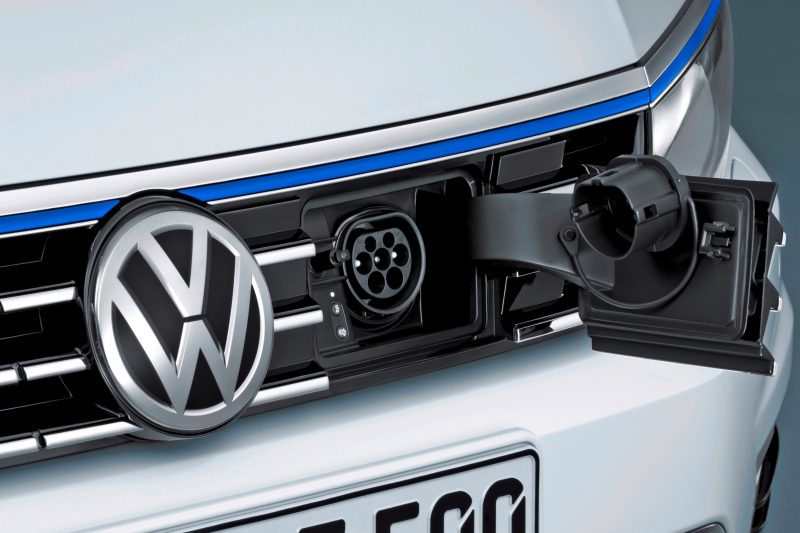 2016 Volkswagen Passat GTE Plug-In Hybrid  8