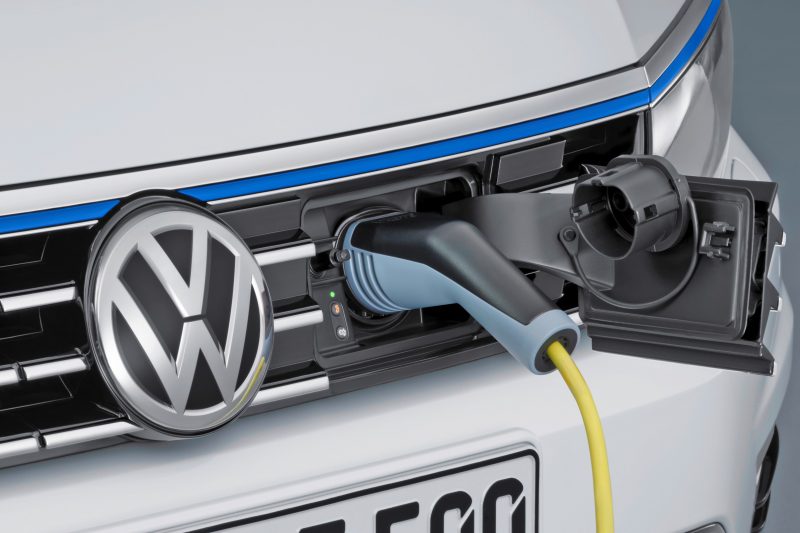 2016 Volkswagen Passat GTE Plug-In Hybrid  9