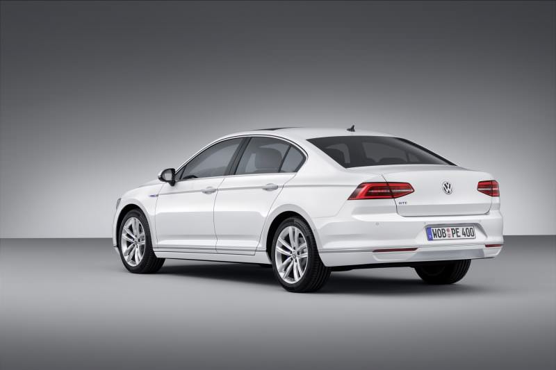 New Volkswagen Passat GTE plug-in hybrid makes Paris debut-59270