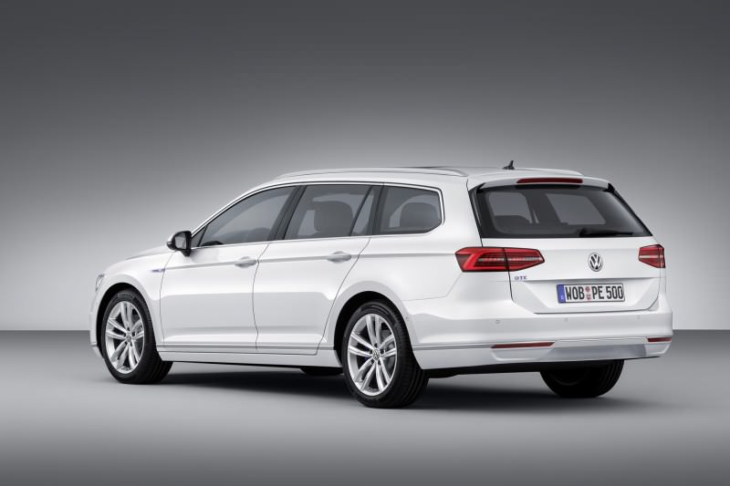 New Volkswagen Passat GTE plug-in hybrid makes Paris debut-59272