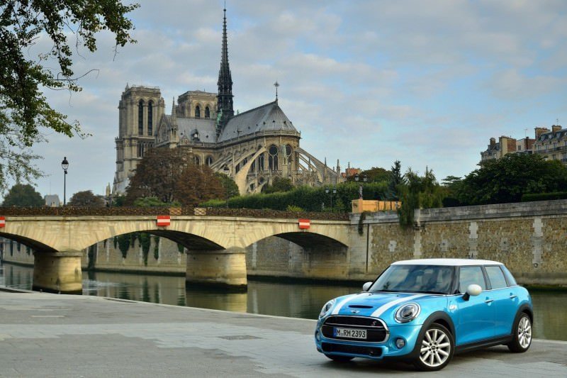 2015 MINI Cooper 5-Door in Postcard-Worthy Trip Around The City of Light 11