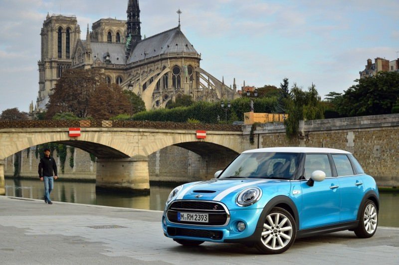 2015 MINI Cooper 5-Door in Postcard-Worthy Trip Around The City of Light 12