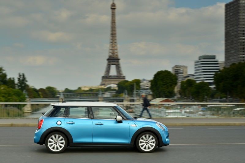 2015 MINI Cooper 5-Door in Postcard-Worthy Trip Around The City of Light 17