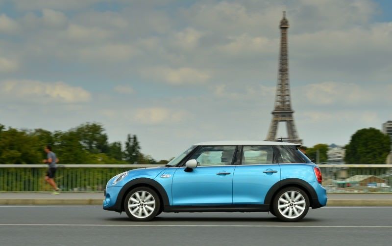 2015 MINI Cooper 5-Door in Postcard-Worthy Trip Around The City of Light 18