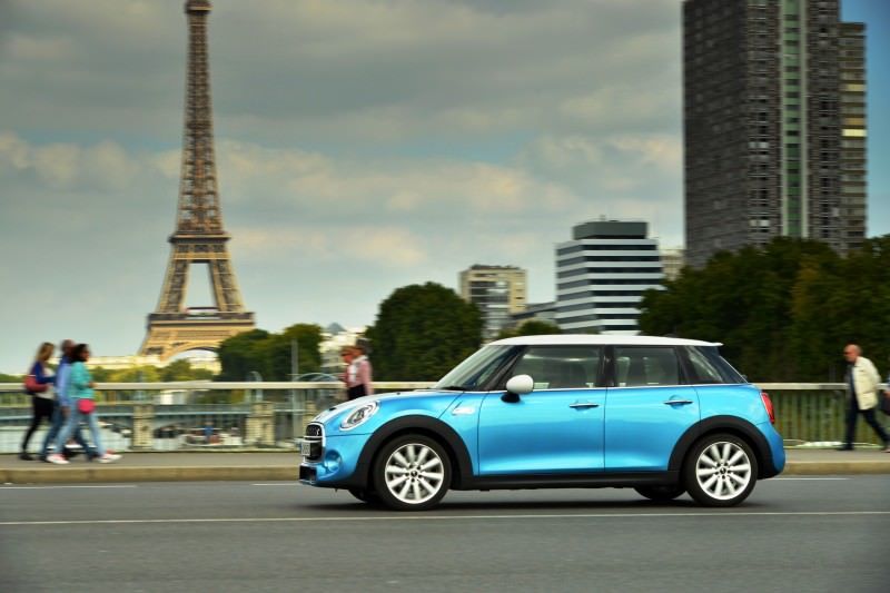 2015 MINI Cooper 5-Door in Postcard-Worthy Trip Around The City of Light 19