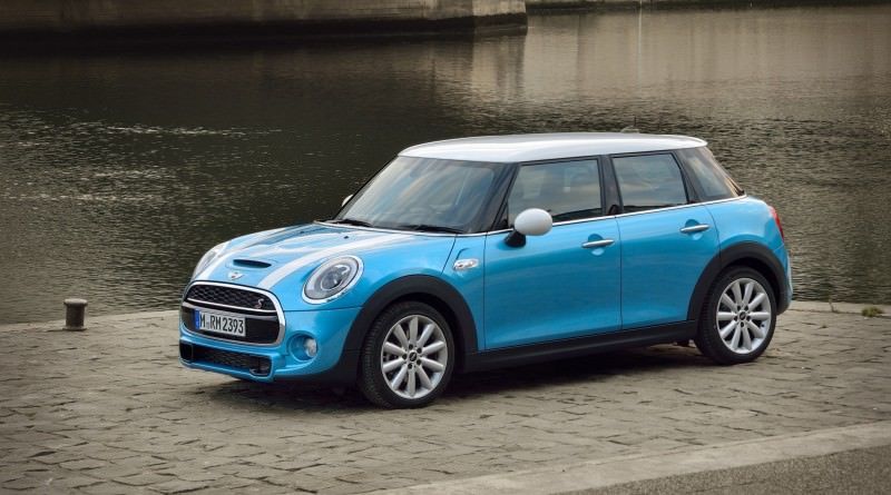 2015 MINI Cooper 5-Door in Postcard-Worthy Trip Around The City of Light 2