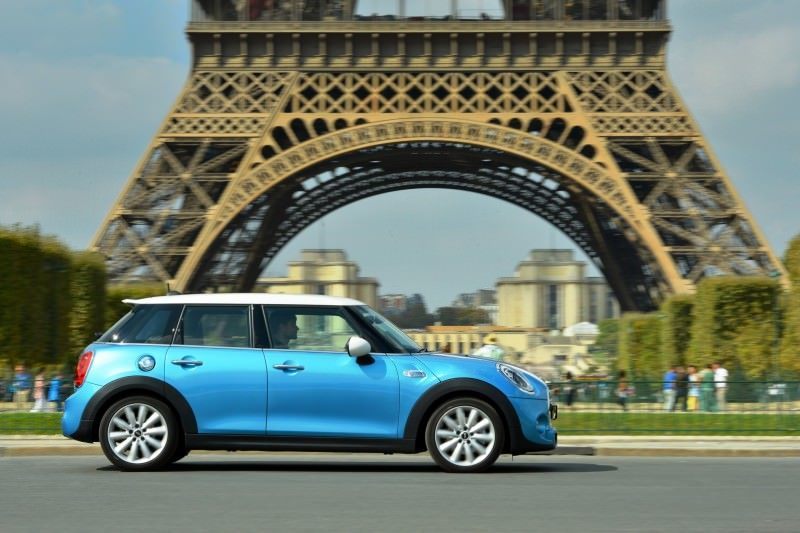 2015 MINI Cooper 5-Door in Postcard-Worthy Trip Around The City of Light 20