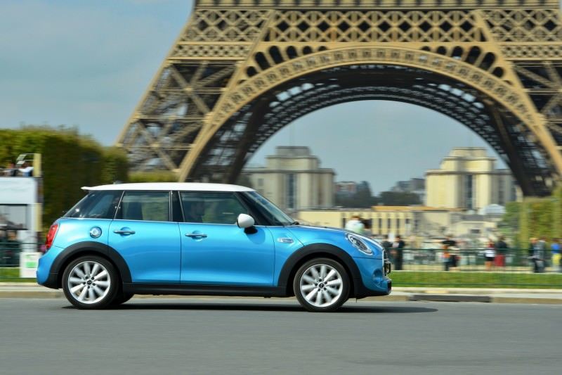 2015 MINI Cooper 5-Door in Postcard-Worthy Trip Around The City of Light 21