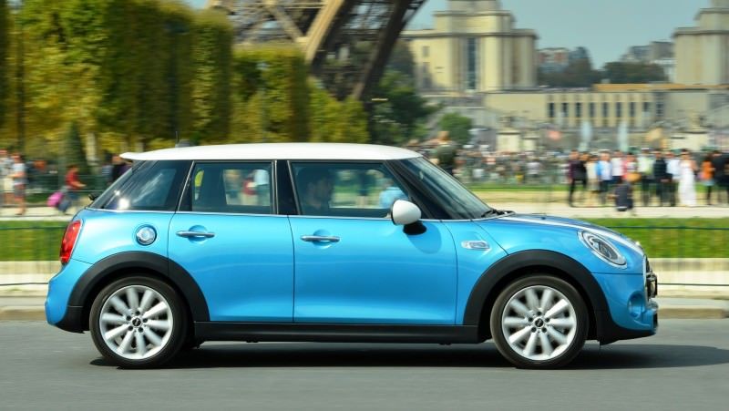 2015 MINI Cooper 5-Door in Postcard-Worthy Trip Around The City of Light 22