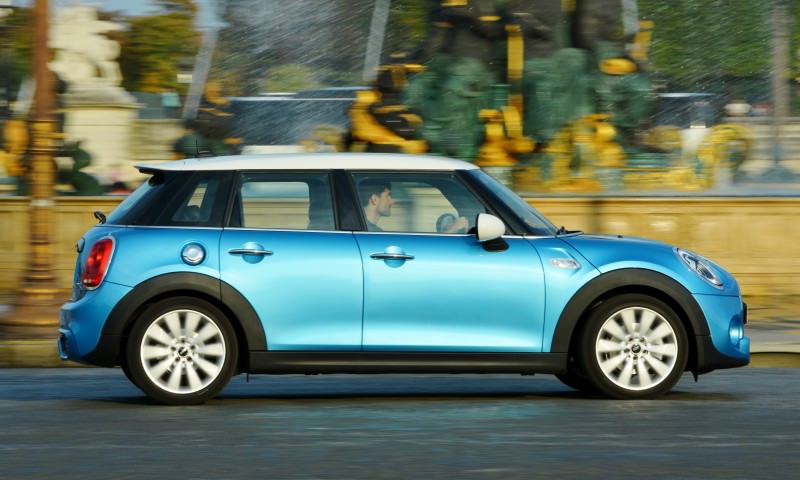 2015 MINI Cooper 5-Door in Postcard-Worthy Trip Around The City of Light 23