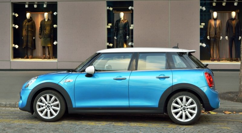 2015 MINI Cooper 5-Door in Postcard-Worthy Trip Around The City of Light 28