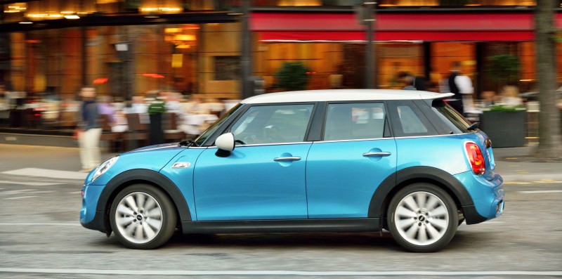 2015 MINI Cooper 5-Door in Postcard-Worthy Trip Around The City of Light 31