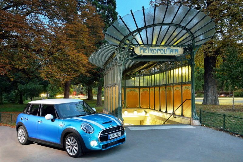 2015 MINI Cooper 5-Door in Postcard-Worthy Trip Around The City of Light 33