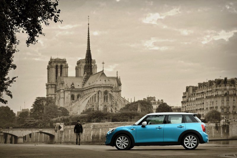 2015 MINI Cooper 5-Door in Postcard-Worthy Trip Around The City of Light 4