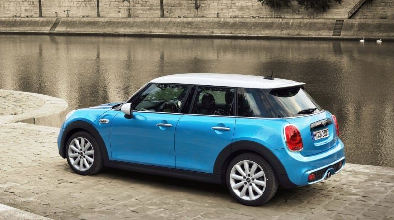 2015 MINI Cooper 5-Door in Postcard-Worthy Trip Around The City of Light 7