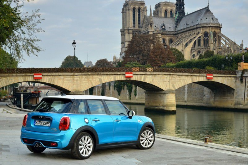 2015 MINI Cooper 5-Door in Postcard-Worthy Trip Around The City of Light 9