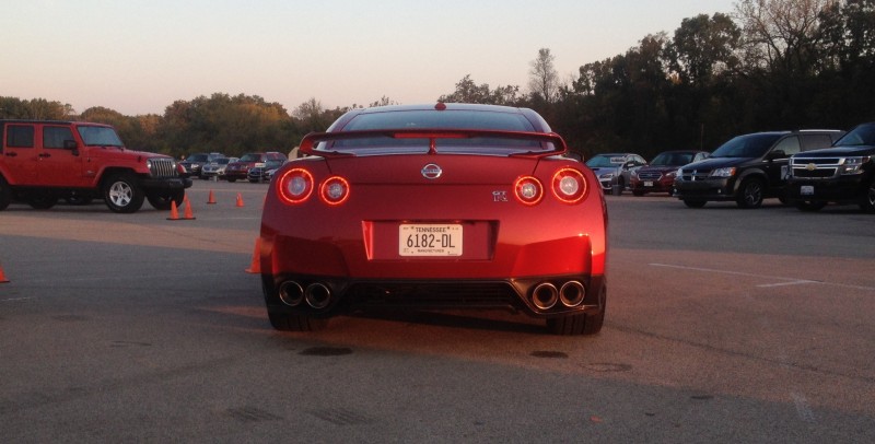 2015 Nissan GT-R 14