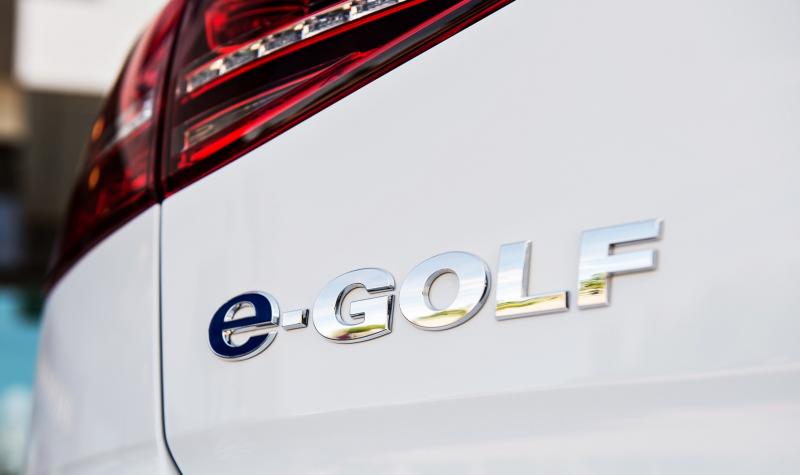 2015 Volkswagen e-Golf 16