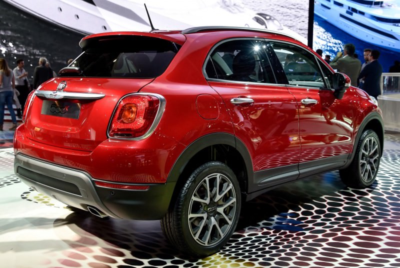 2016 Fiat 500X Makes Paris Debut With Optional AWD and 9-Speed Automatic 1