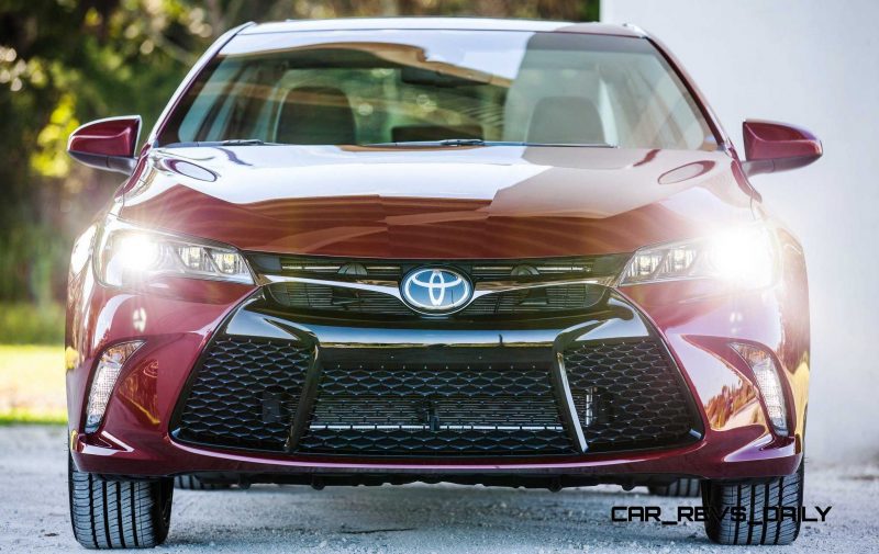 HD Road Test Review - 2015 Toyota Camry XSE 11