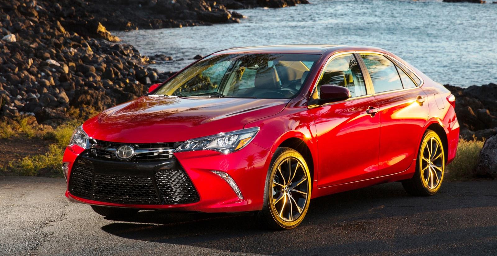 HD Road Test Review - 2015 Toyota Camry XSE 15