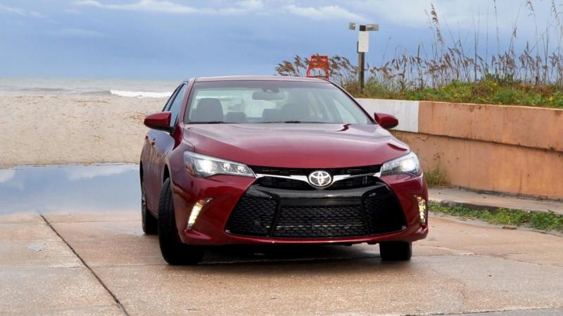 HD Road Test Review - 2015 Toyota Camry XSE 31
