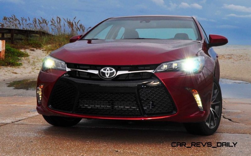 HD Road Test Review - 2015 Toyota Camry XSE 32