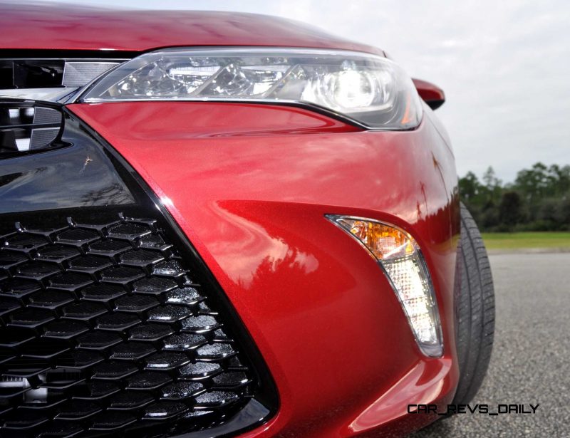 HD Road Test Review - 2015 Toyota Camry XSE 78