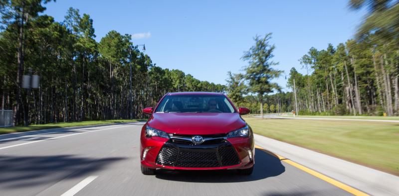 HD Road Test Review - 2015 Toyota Camry XSE 9