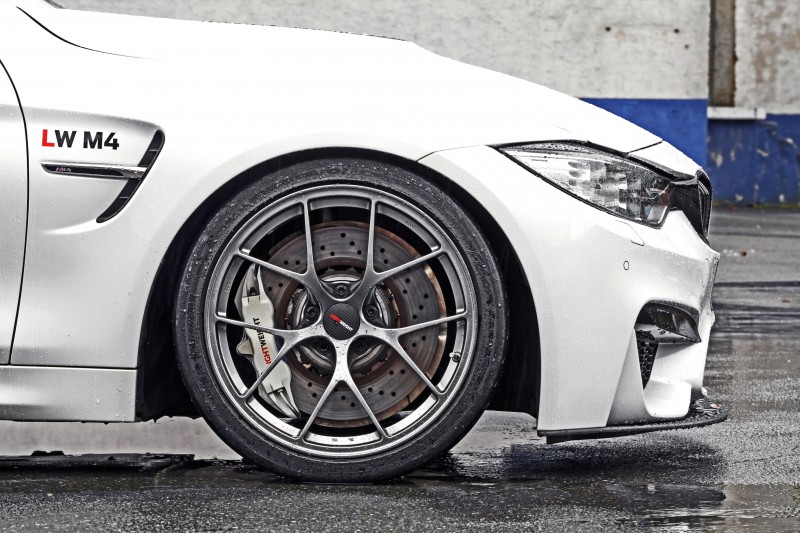 Lightweight BMW M4-7