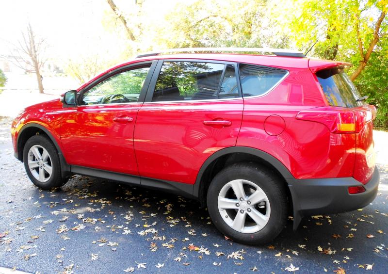 2014 Toyota RAV4 XLE AWD 1