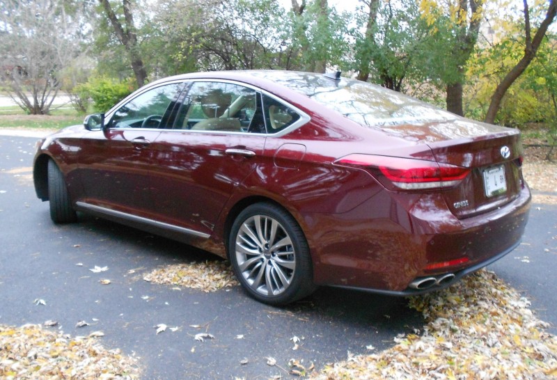 2015 Hyundai Genesis 5.0 Review 3