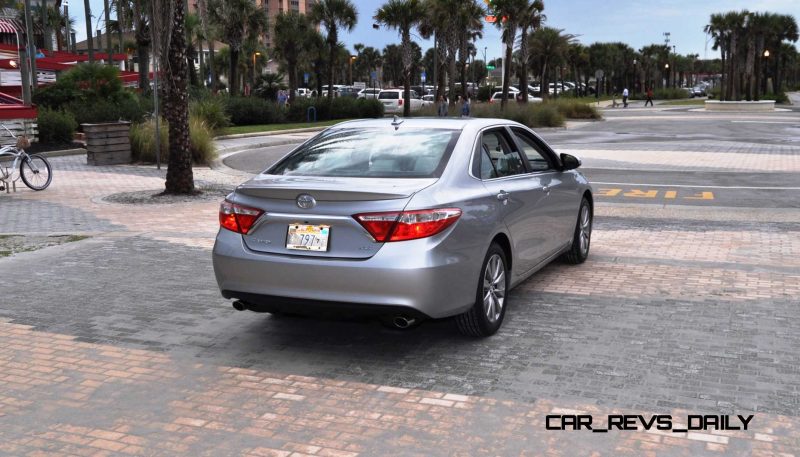 2015 Toyota Camry XLE V6 27