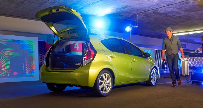 2015 Toyota Prius C 11