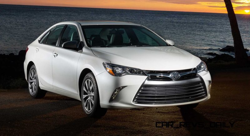 2015_Toyota_Camry_XLE_001