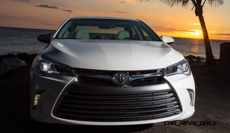 2015_Toyota_Camry_XLE_002