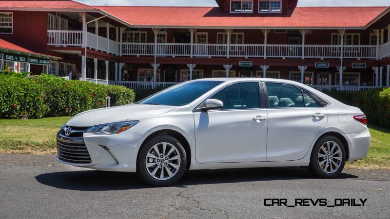 2015_Toyota_Camry_XLE_004