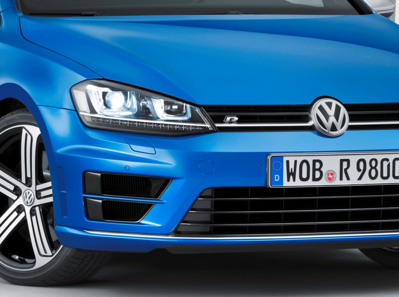 2016 Volkswagen Golf R Sportwagen 22