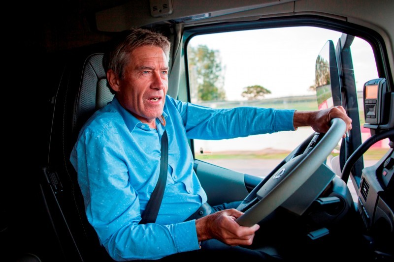 Fifth Gear's Tiff Needell Presents - Volvo FH Truck vs Koenigsegg One1 13