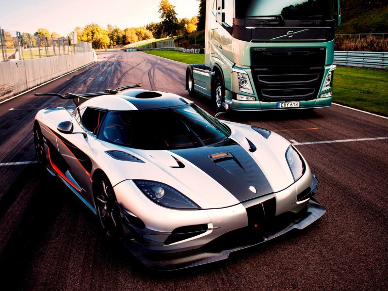 Fifth Gear's Tiff Needell Presents - Volvo FH Truck vs Koenigsegg One1 20