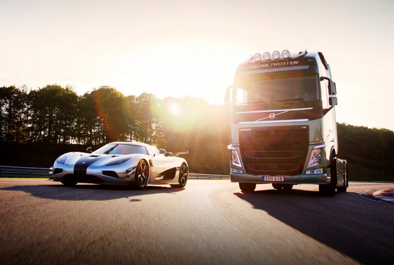 Koenigsegg_vs_Volvo_sun