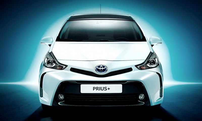 Toyota_Prius_plus_Shot5_Front_Final_Blue
