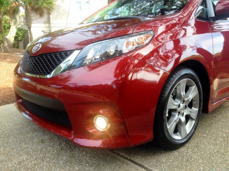 2014 Toyota Sienna SE 24