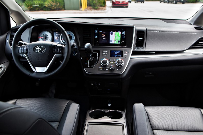 2015 Toyota Sienna XLE 2