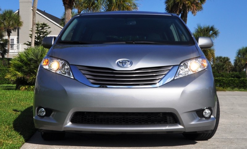 2015 Toyota Sienna XLE 23