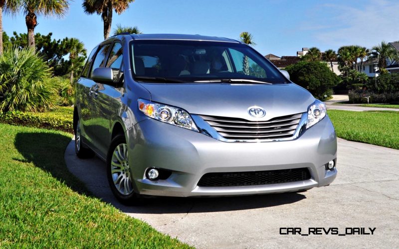 2015 Toyota Sienna XLE 24