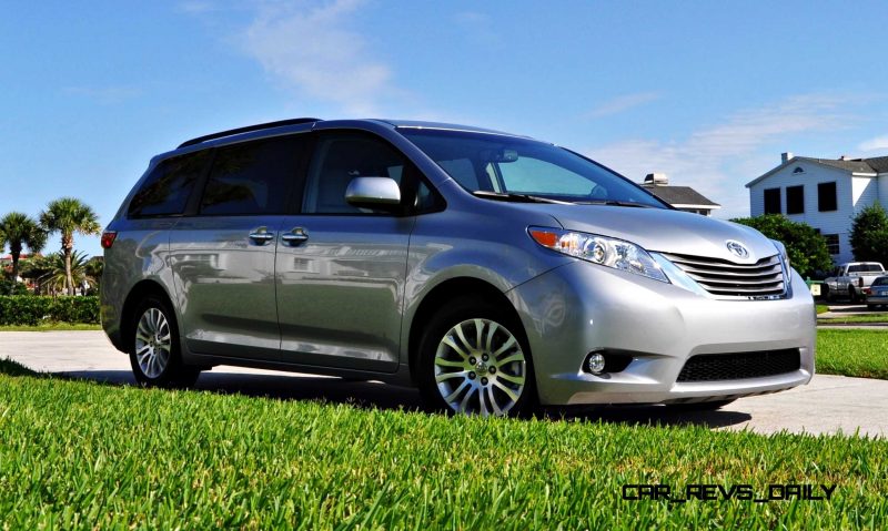 2015 Toyota Sienna XLE 25